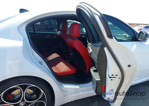 2022 Alfa Romeo Giulia Veloce Ti Rwd z USA, uszkodzony, nr VIN ZARFAMBN9N7656726